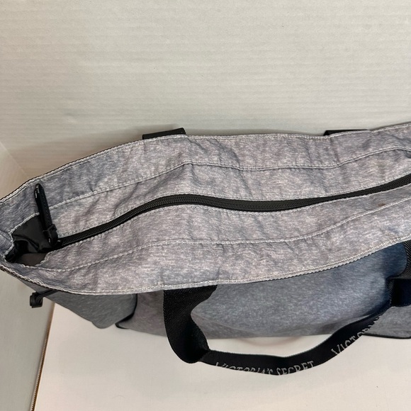 Victoria Secret Grey Cinch Sides Tote Yoga Zip Top Gym Bag Logo Double Strap - Picture 3 of 3